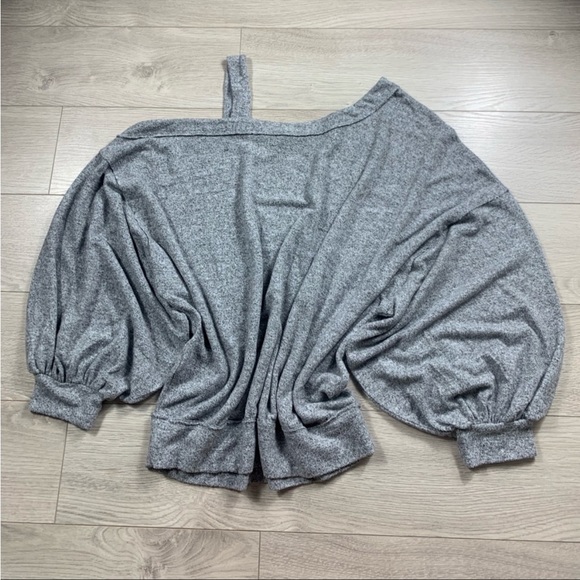 Free People Flaunt It Cold Shoulder Baloon Sleeve Long Sleeve Sweater Top - Picture 4 of 10